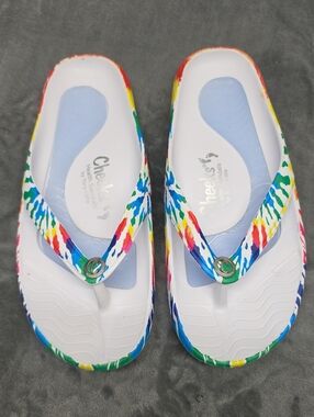 Cheerful Multi-Color Print White Women’s Flip Flop Sandals Sz 8